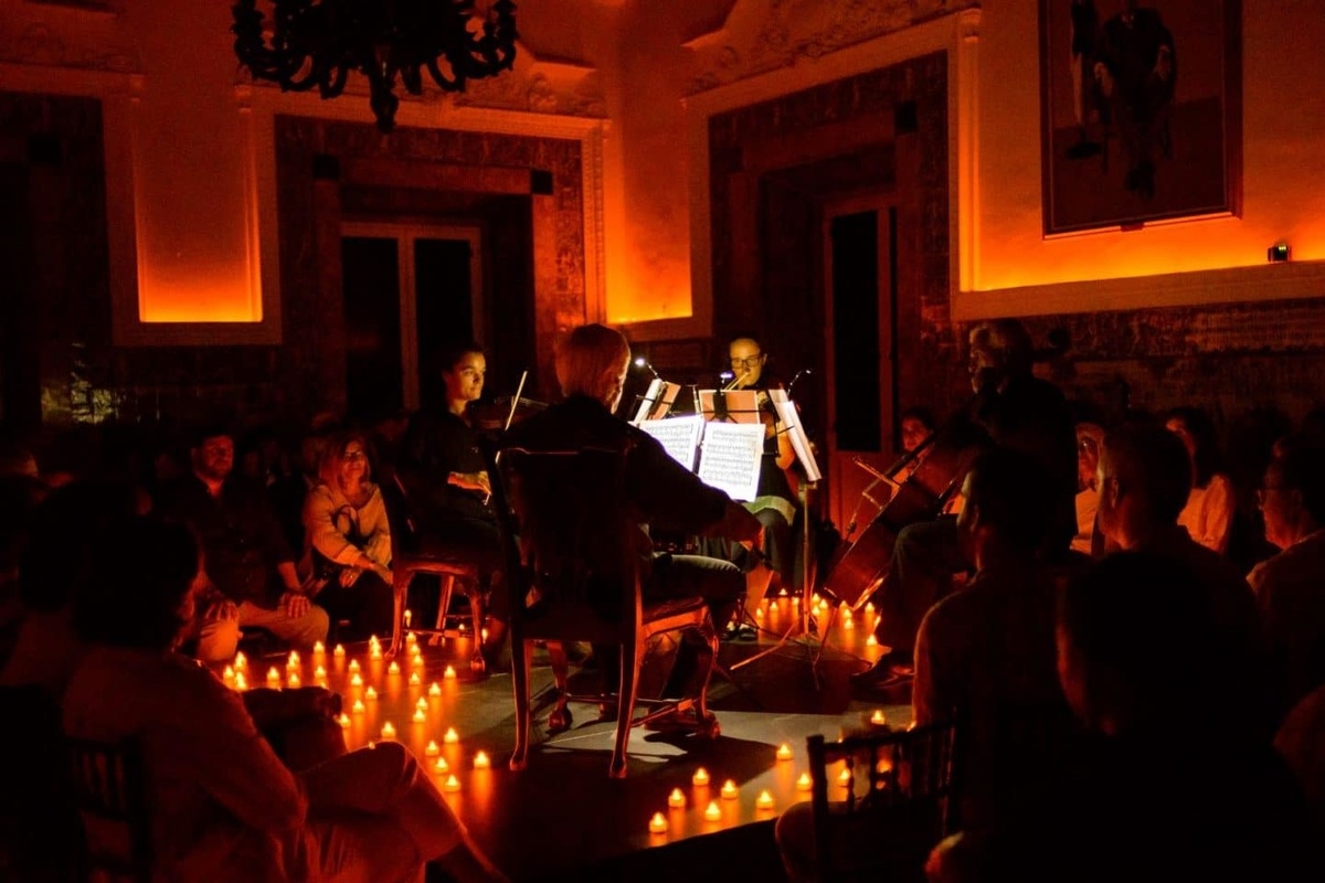 Desfrute de concertos de música clássica à luz das velas