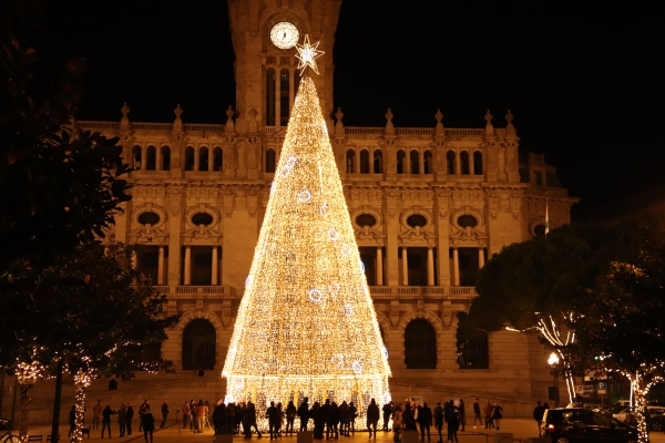 A Cidade do Porto recebe pela primeira vez o &quot;Porto Christmas Village&quot;