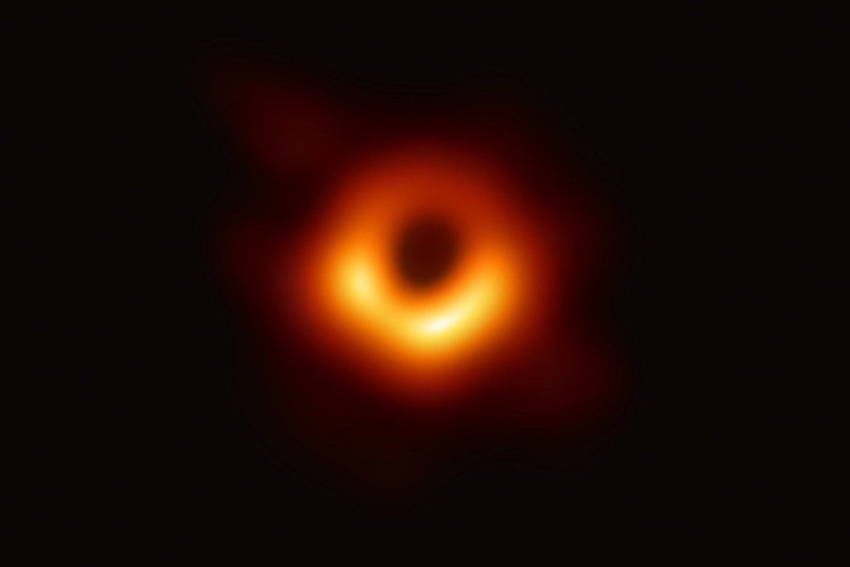 &quot;Um marco histórico&quot;: astrónomos capturam a primeira imagem de um buraco negro