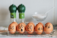Porque é que os ovos não se comercializam refrigerados?